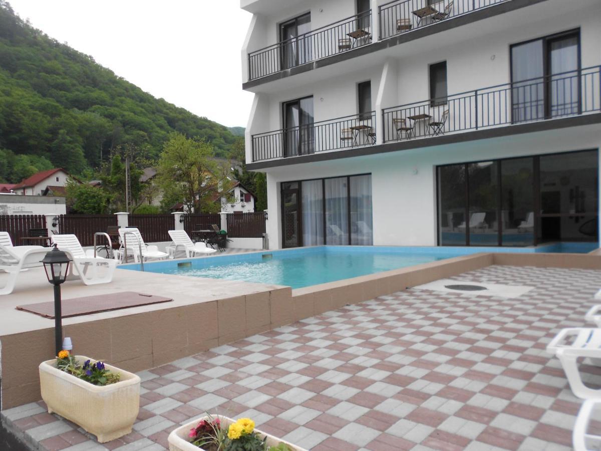 Andrana Hotel Caciulata Ngoại thất bức ảnh